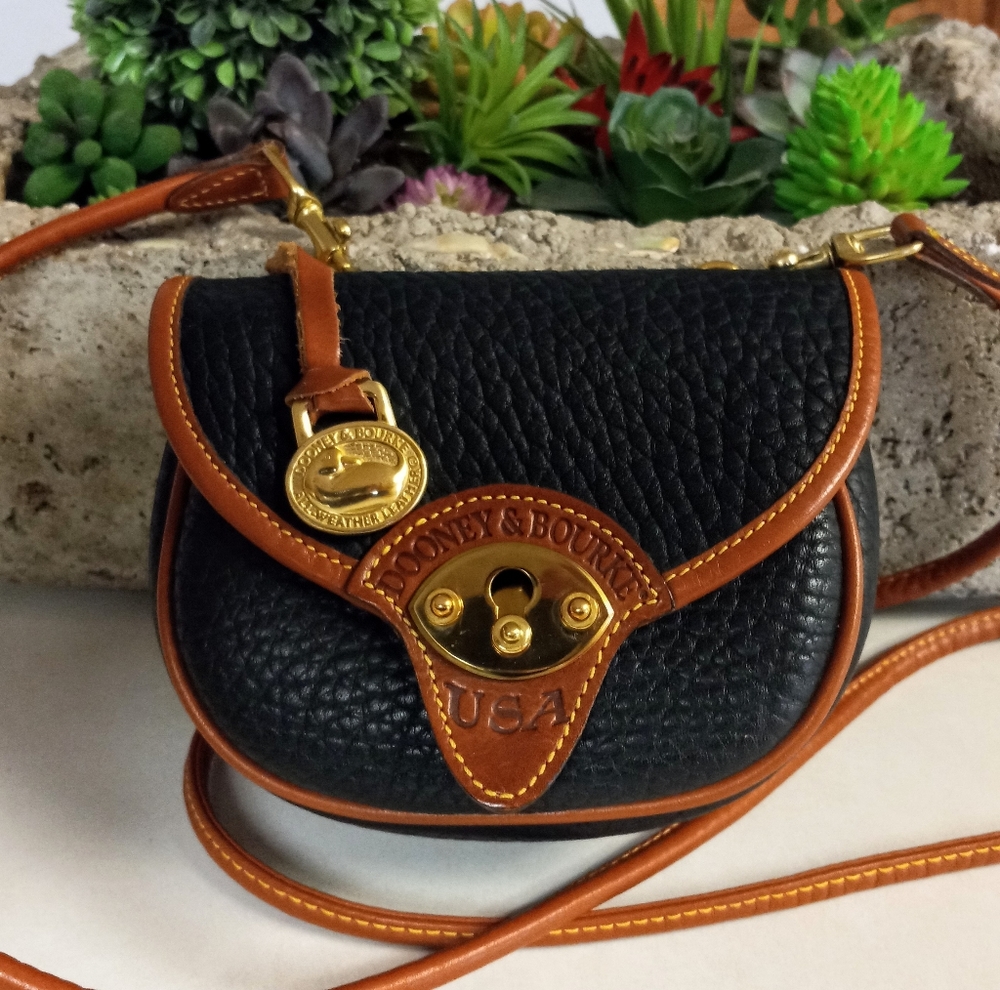 Dooney & Bourke Belt/Shoulder Wallet. 1990's Cavalry Collection. - Picture 4 of 11